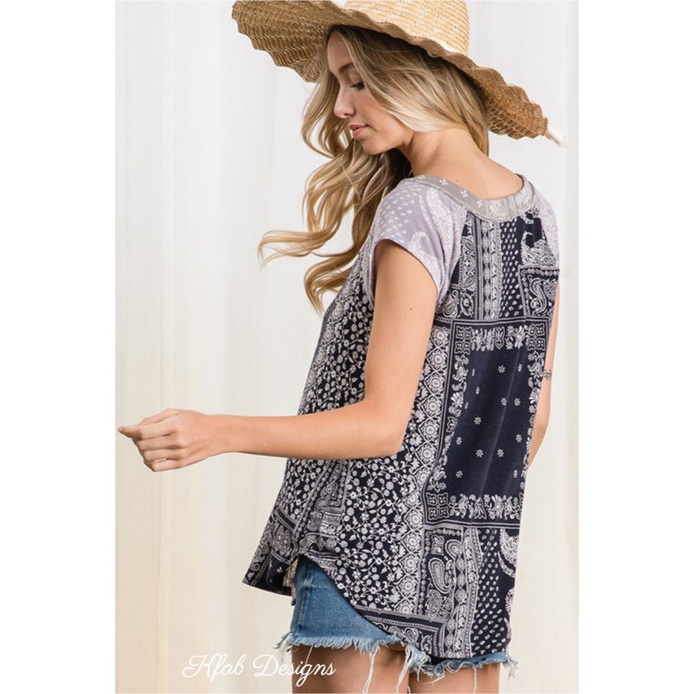 ❤️LAST 1! V Neck Paisley Cap Sleeve Raw Edge Top! - Picture 9 of 10